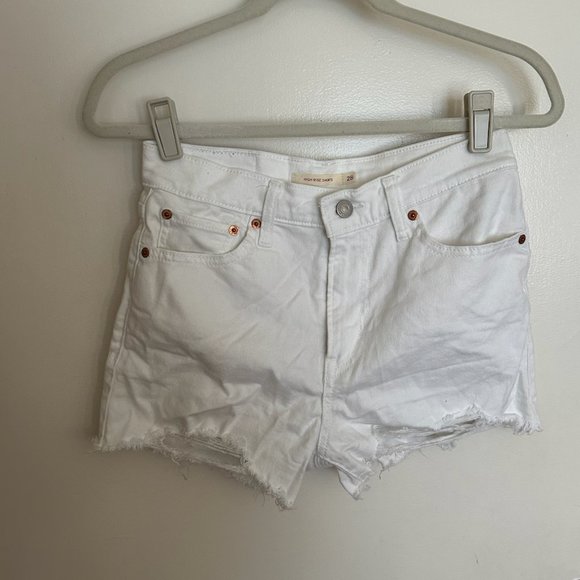 Levi’s white high rise slim through hip shorts - Picture 3 of 5